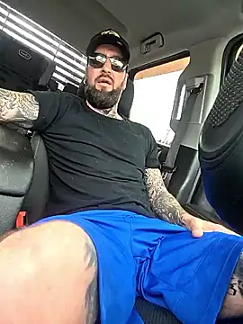 Snapshot of Beardedtattood chatting on 11-05-25, 02:39 Beardedtattood online show from 11-05-25, 02:39