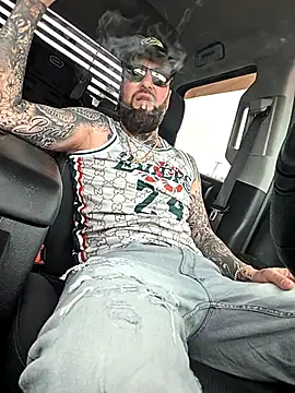 Snapshot of Beardedtattood chatting on 11-14-25, 04:49 Beardedtattood online show from 11-14-25, 04:49