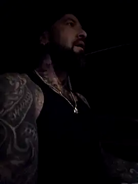 Snapshot of Beardedtattood chatting on 11-17-25, 08:09 Beardedtattood online show from 11-17-25, 08:09