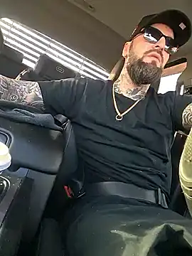 Snapshot of Beardedtattood chatting on 11-24-25, 01:55 Beardedtattood online show from 11-24-25, 01:55