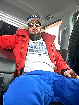 Snapshot of Beardedtattood chatting on 12-15-25, 02:10 Beardedtattood online show from 12-15-25, 02:10