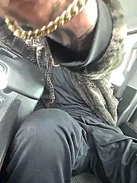 Snapshot of Beardedtattood chatting on 01-16-26, 02:10 Beardedtattood online show from 01-16-26, 02:10