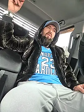 Snapshot of Beardedtattood chatting on 01-17-26, 02:44 Beardedtattood online show from 01-17-26, 02:44