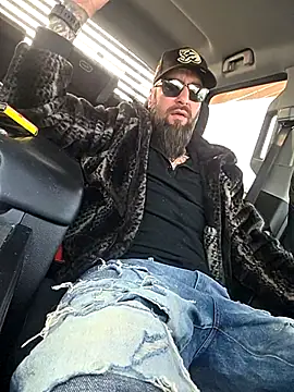 Snapshot of Beardedtattood chatting on 01-18-26, 02:21 Beardedtattood online show from 01-18-26, 02:21