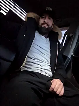 Snapshot of Beardedtattood chatting on 02-13-26, 12:12 Beardedtattood online show from 02-13-26, 12:12