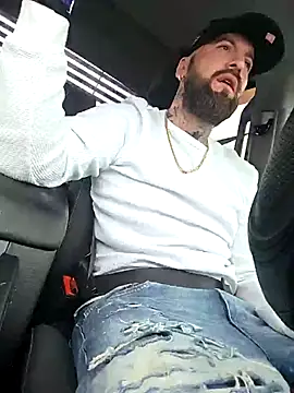 Snapshot of Beardedtattood chatting on 02-17-26, 01:29 Beardedtattood online show from 02-17-26, 01:29