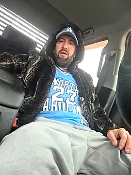 Snapshot of Beardedtattood chatting on 02-18-26, 02:24 Beardedtattood online show from 02-18-26, 02:24