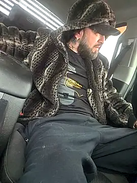 Snapshot of Beardedtattood chatting on 02-19-26, 02:02 Beardedtattood online show from 02-19-26, 02:02