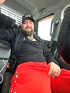 Snapshot of Beardedtattood chatting on 02-21-26, 02:18 Beardedtattood online show from 02-21-26, 02:18