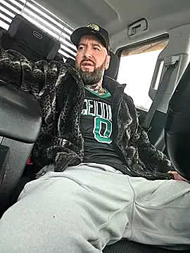 Snapshot of Beardedtattood chatting on 02-22-26, 02:26 Beardedtattood online show from 02-22-26, 02:26