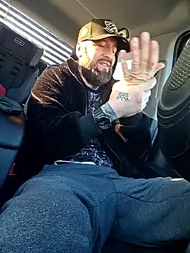 Snapshot of Beardedtattood chatting on 03-01-26, 01:02 Beardedtattood online show from 03-01-26, 01:02