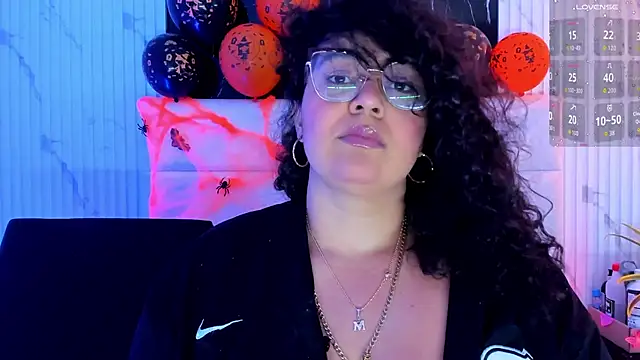 Reginavegaa online show from 10-30-25, 11:44