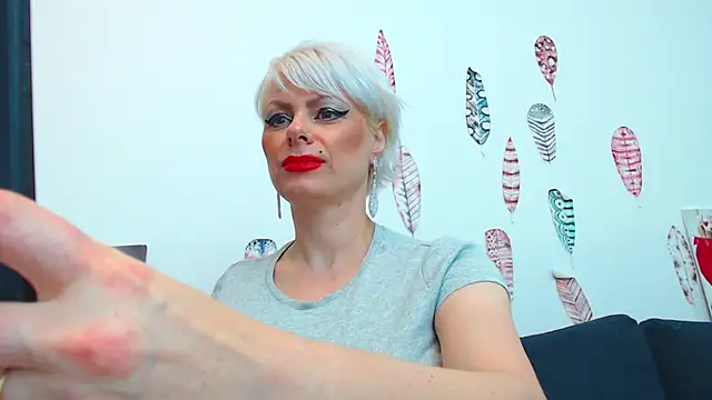 ForeverBarbie  online show from 09-19-25, 11:16