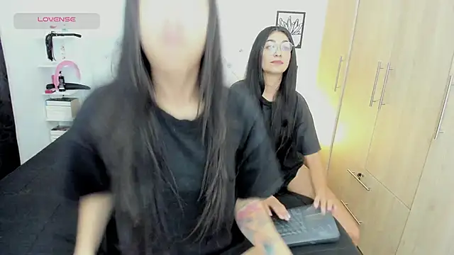 Annie-Hank online show from 12-21-24, 01:47