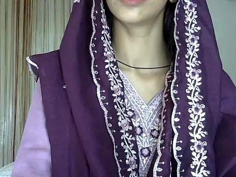 MAAYRA 09 online show from 09-28-25, 10:42