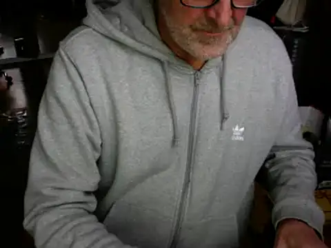 Snapshot of Traumsommer2 chatting on 12-02-24, 01:24 Traumsommer2 online show from 12-02-24, 01:24