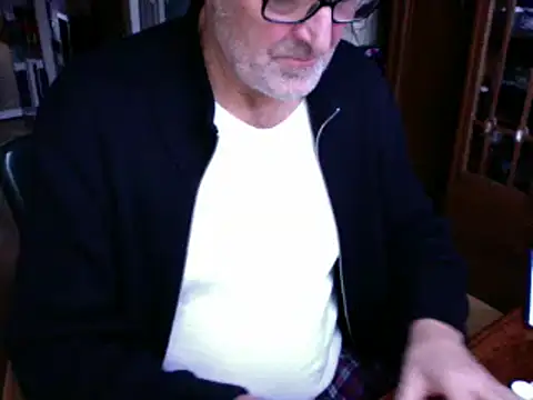 Snapshot of Traumsommer2 chatting on 12-23-24, 08:33 Traumsommer2 online show from 12-23-24, 08:33