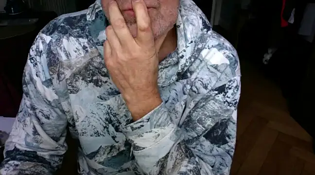 Snapshot of Traumsommer2 chatting on 01-14-25, 01:28 Traumsommer2 online show from 01-14-25, 01:28