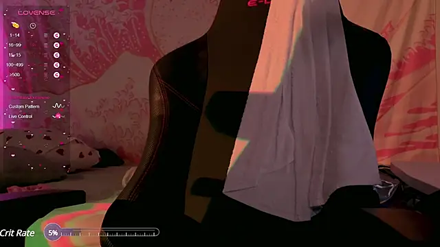 Snapshot of h2h0e chatting on 02-15-25, 07:50 h2h0e online show from 02-15-25, 07:50