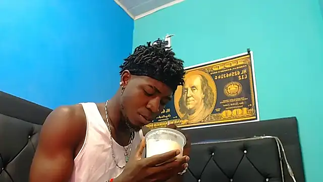 Snapshot of jaycolinss chatting on 02-06-26, 01:47 jaycolinss online show from 02-06-26, 01:47