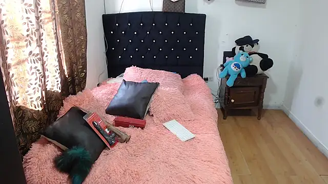 Snapshot of Julieta_jonesss chatting on 01-15-25, 08:16 Julieta jonesss online show from 01-15-25, 08:16