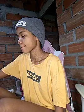 Snapshot of Luciia_cute chatting on 09-13-25, 01:38 Luciia cute online show from 09-13-25, 01:38