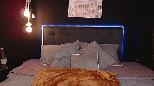 MIA YOURHOTTIE online show from 12-08-24, 01:24