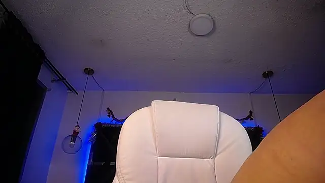 MIA YOURHOTTIE online show from 12-10-24, 02:27