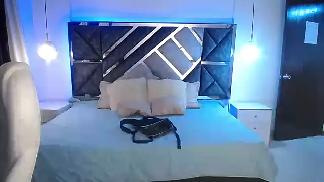 MIA YOURHOTTIE online show from 02-19-25, 02:12