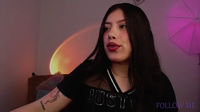 Snapshot of iam_emy chatting on 02-21-25, 07:32 iam emy online show from 02-21-25, 07:32