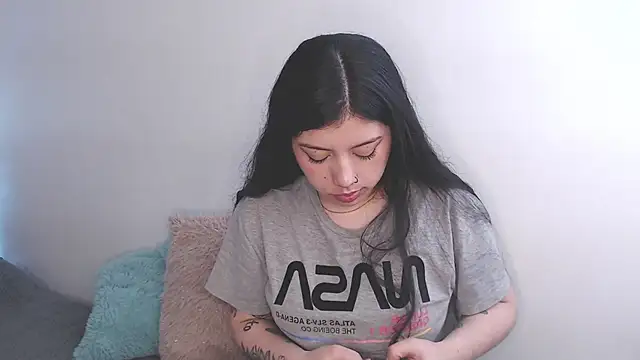 Snapshot of iam_emy chatting on 10-26-25, 03:01 iam emy online show from 10-26-25, 03:01