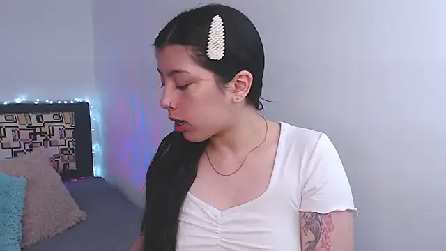 Snapshot of iam_emy chatting on 10-27-25, 08:02 iam emy online show from 10-27-25, 08:02