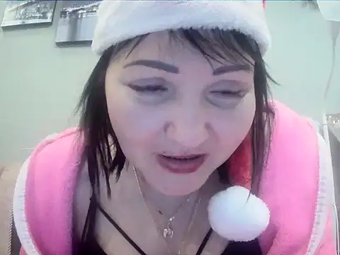 ClaireSunset online show from 12-17-24, 08:43