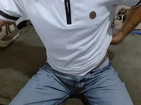 Snapshot of goten-770 chatting on 03-21-25, 09:01 goten-770 online show from 03-21-25, 09:01