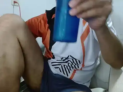 Snapshot of goten-770 chatting on 09-17-25, 07:37 goten-770 online show from 09-17-25, 07:37