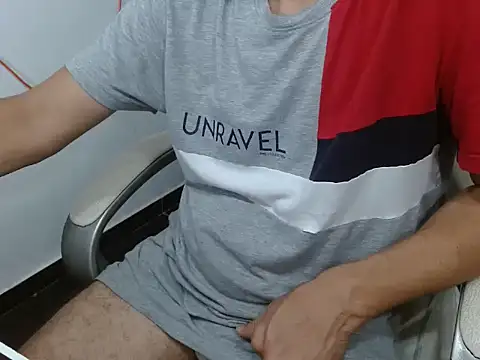 Snapshot of goten-770 chatting on 10-11-25, 04:01 goten-770 online show from 10-11-25, 04:01