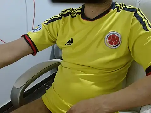 Snapshot of goten-770 chatting on 10-14-25, 07:14 goten-770 online show from 10-14-25, 07:14