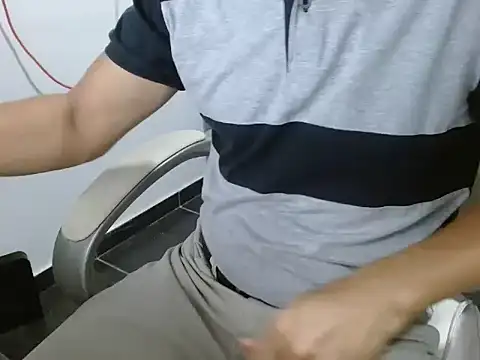 Snapshot of goten-770 chatting on 10-22-25, 06:51 goten-770 online show from 10-22-25, 06:51