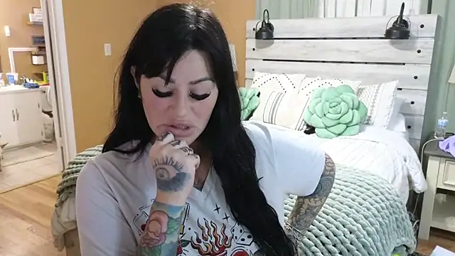 TexasTattooedHouseWife online show from 10-24-25, 02:35