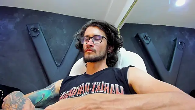 Loggan donnelly online show from 03-23-25, 02:37