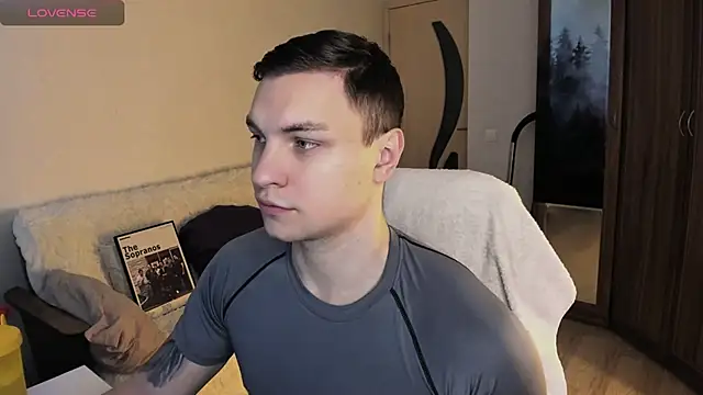 handsome guy01 online show from 10-04-25, 10:46