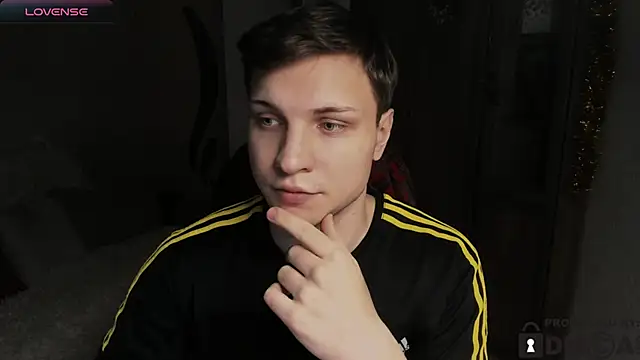 handsome guy01 online show from 12-16-25, 08:47