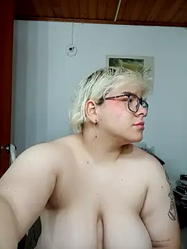 amalia love online show from 10-26-25, 05:02