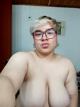 amalia love online show from 11-07-25, 04:12