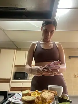 Snapshot of Praga_Pink chatting on 02-19-26, 02:35 Praga Pink online show from 02-19-26, 02:35