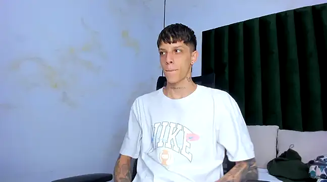 Snapshot of Adam_hard_ chatting on 12-03-24, 08:50 Adam hard online show from 12-03-24, 08:50