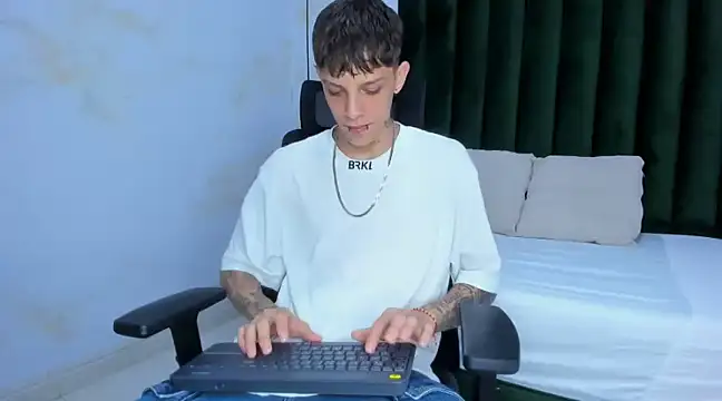 Snapshot of Adam_hard_ chatting on 12-05-24, 07:28 Adam hard online show from 12-05-24, 07:28