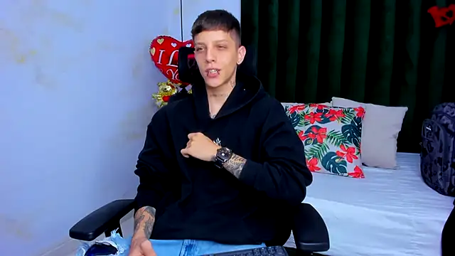 Snapshot of Adam_hard_ chatting on 02-12-25, 08:07 Adam hard online show from 02-12-25, 08:07