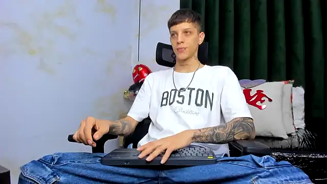 Snapshot of Adam_hard_ chatting on 02-14-25, 08:48 Adam hard online show from 02-14-25, 08:48