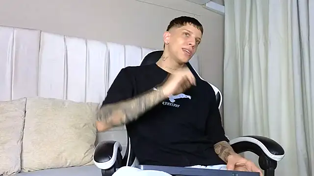 Snapshot of Adam_hard_ chatting on 09-23-25, 08:12 Adam hard online show from 09-23-25, 08:12